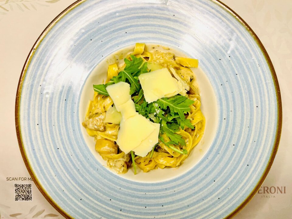 Tagliatelle cu hribi și unt de trufe.