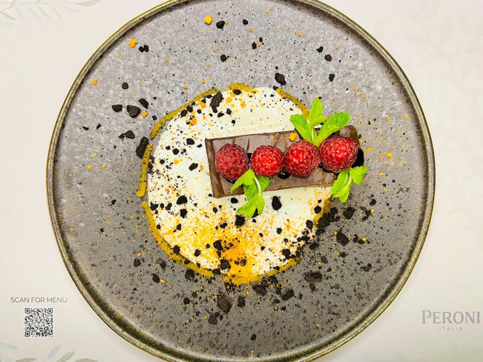 Terină de castane cu fructe de pădure.